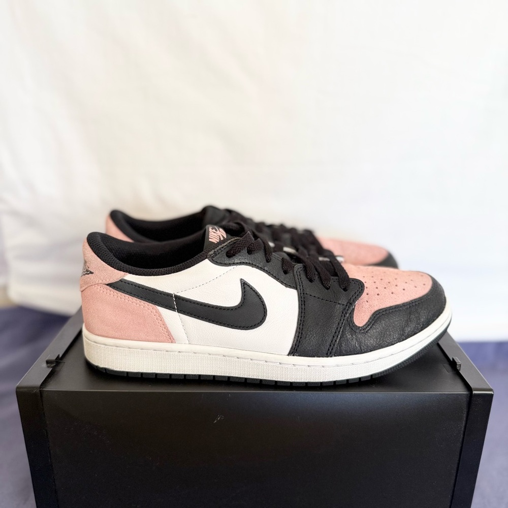 AUTHENTIC Jordan 1 Low OG Bleached Coral size 10.5 CZ0790-061 2022 PRE-OWNED